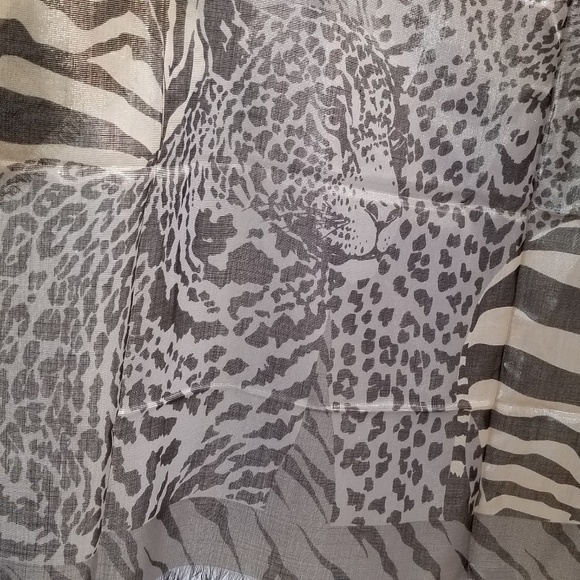 Animal print metalic shimmer scarf - Picture 5 of 7